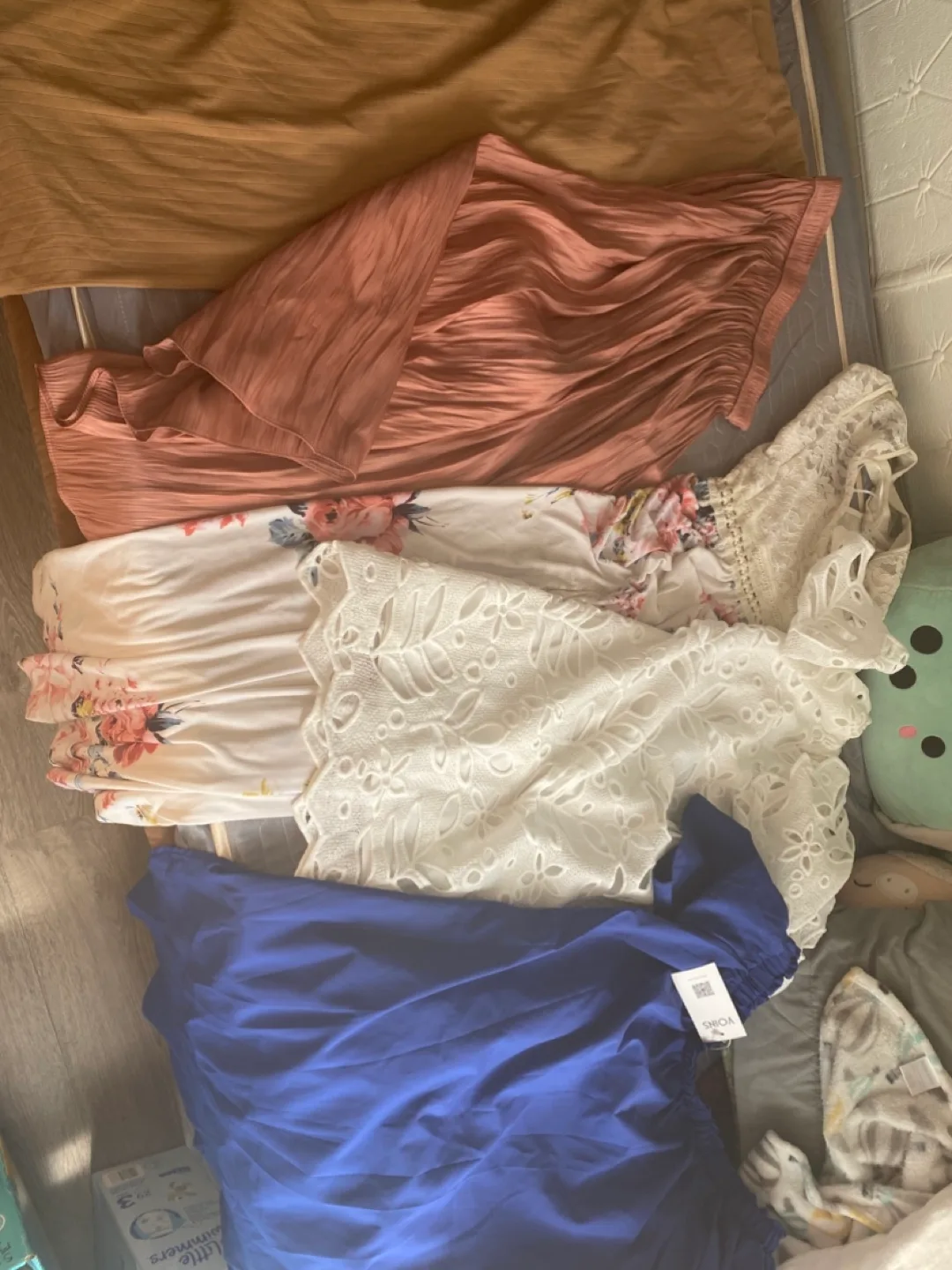 Assorted Women's Clothing Lot (5each) thumbnail