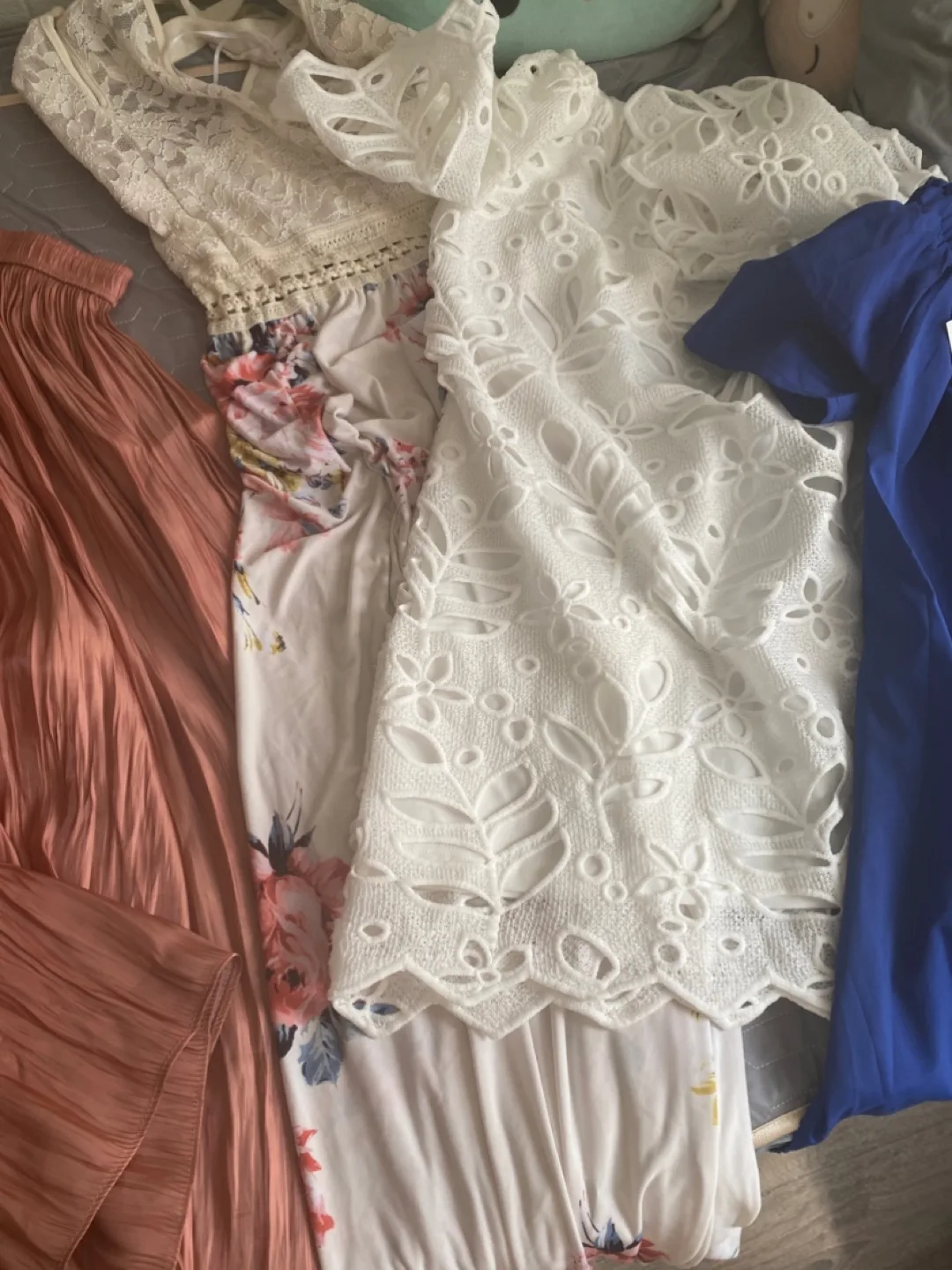 Assorted Women's Clothing Lot (5each) image indicator(4)