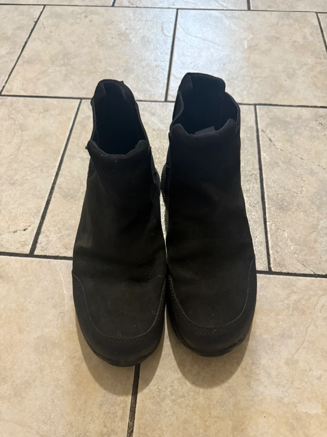 Black Emmett Chelsea Leather Uggs image indicator(2)