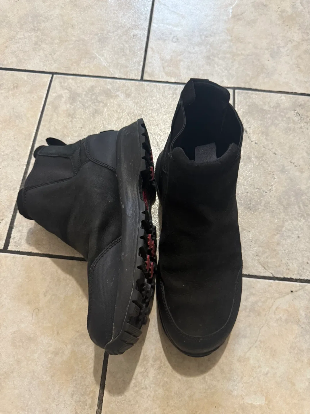 Black Emmett Chelsea Leather Uggs image indicator(3)