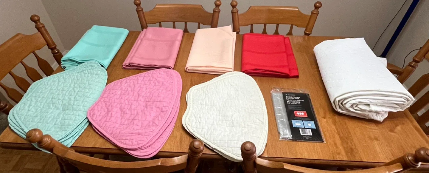 Roxton Dining Room Table Set image indicator(7)