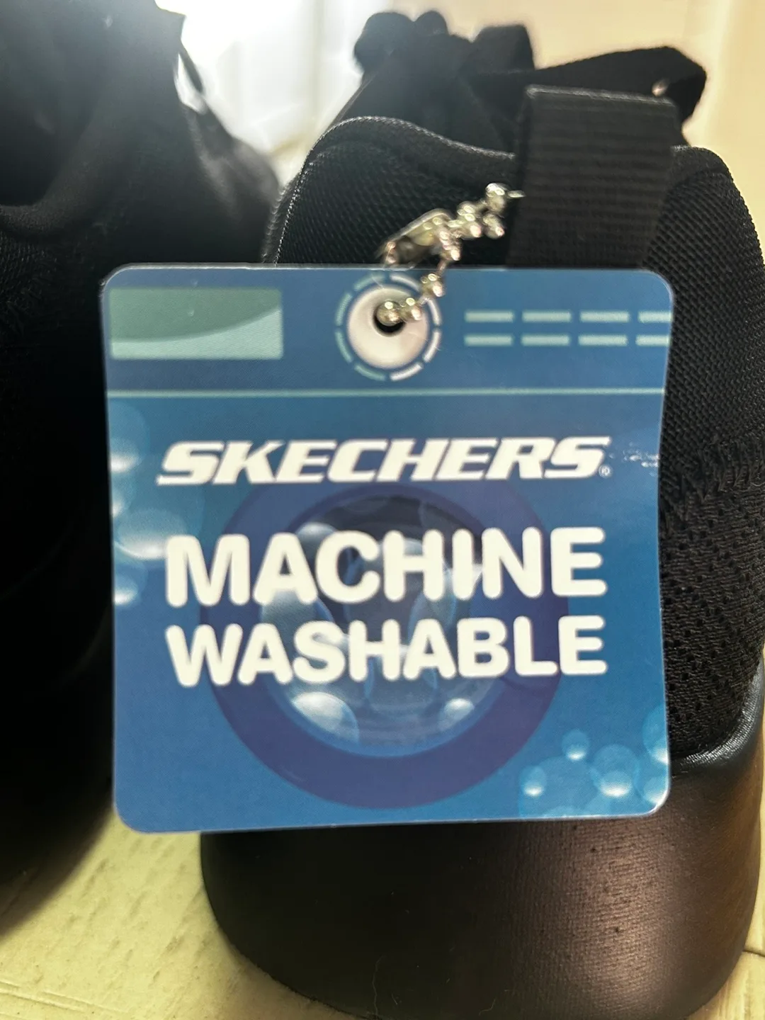 🥕 Skechers Memory Foam Black Shoes - Size 8.5 image indicator(5)