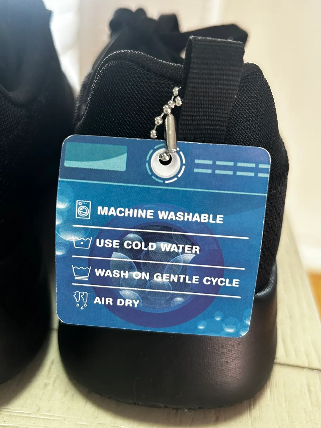 🥕 Skechers Memory Foam Black Shoes - Size 8.5 image indicator(4)