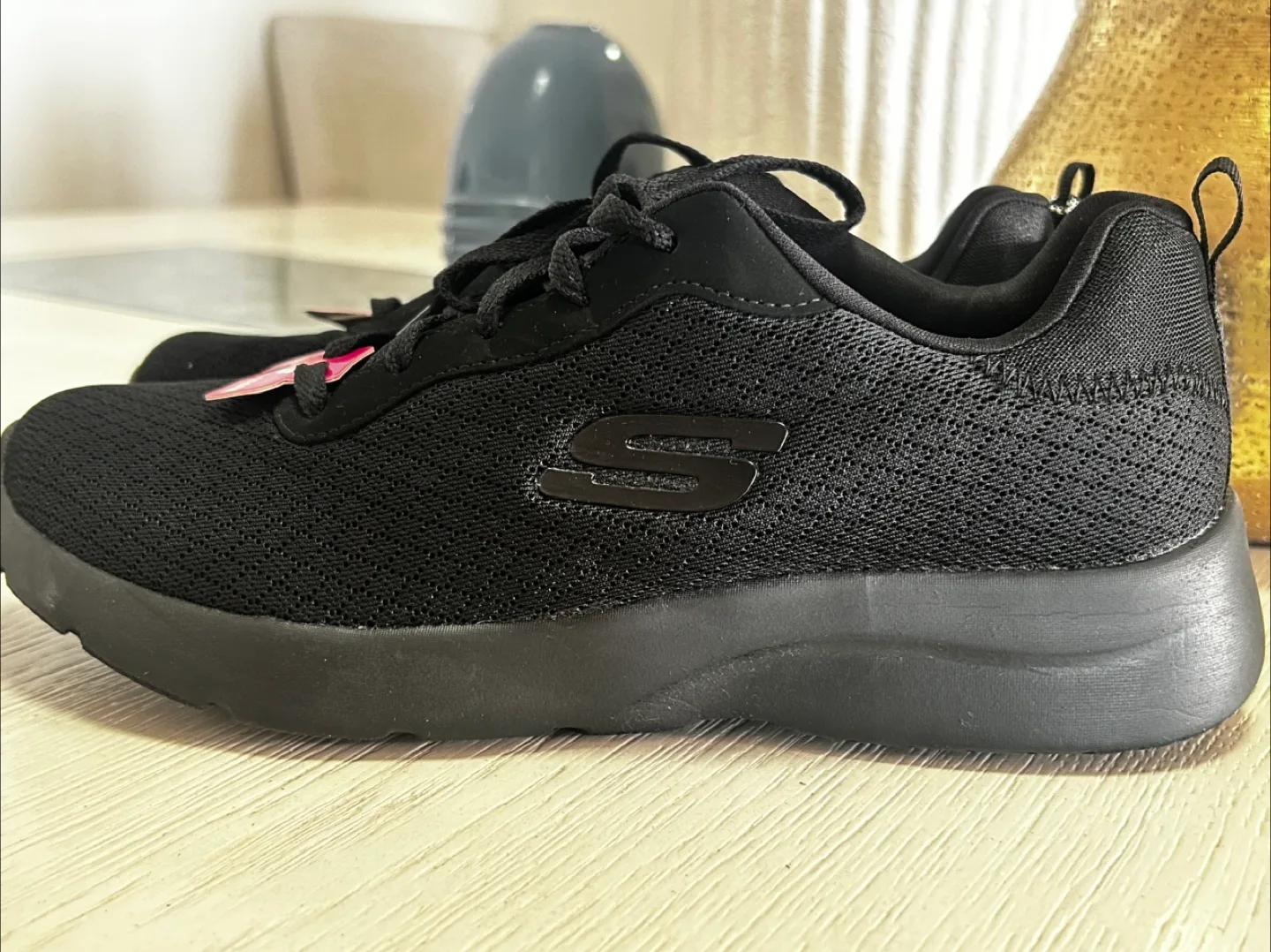 🥕 Skechers Memory Foam Black Shoes - Size 8.5 image indicator(2)