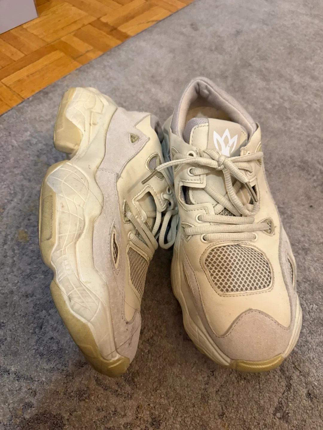 Hugo Boss Cream Sneaker image indicator(4)