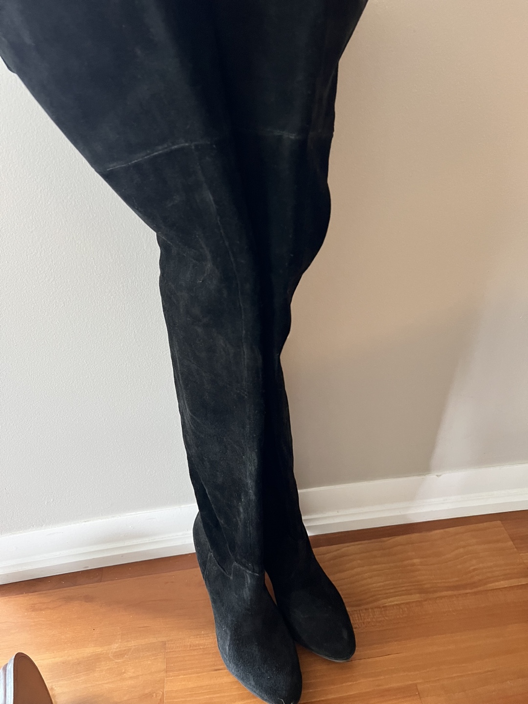 New- never worn Geox Black Suede -  Size 6.5 Boots - photo 3