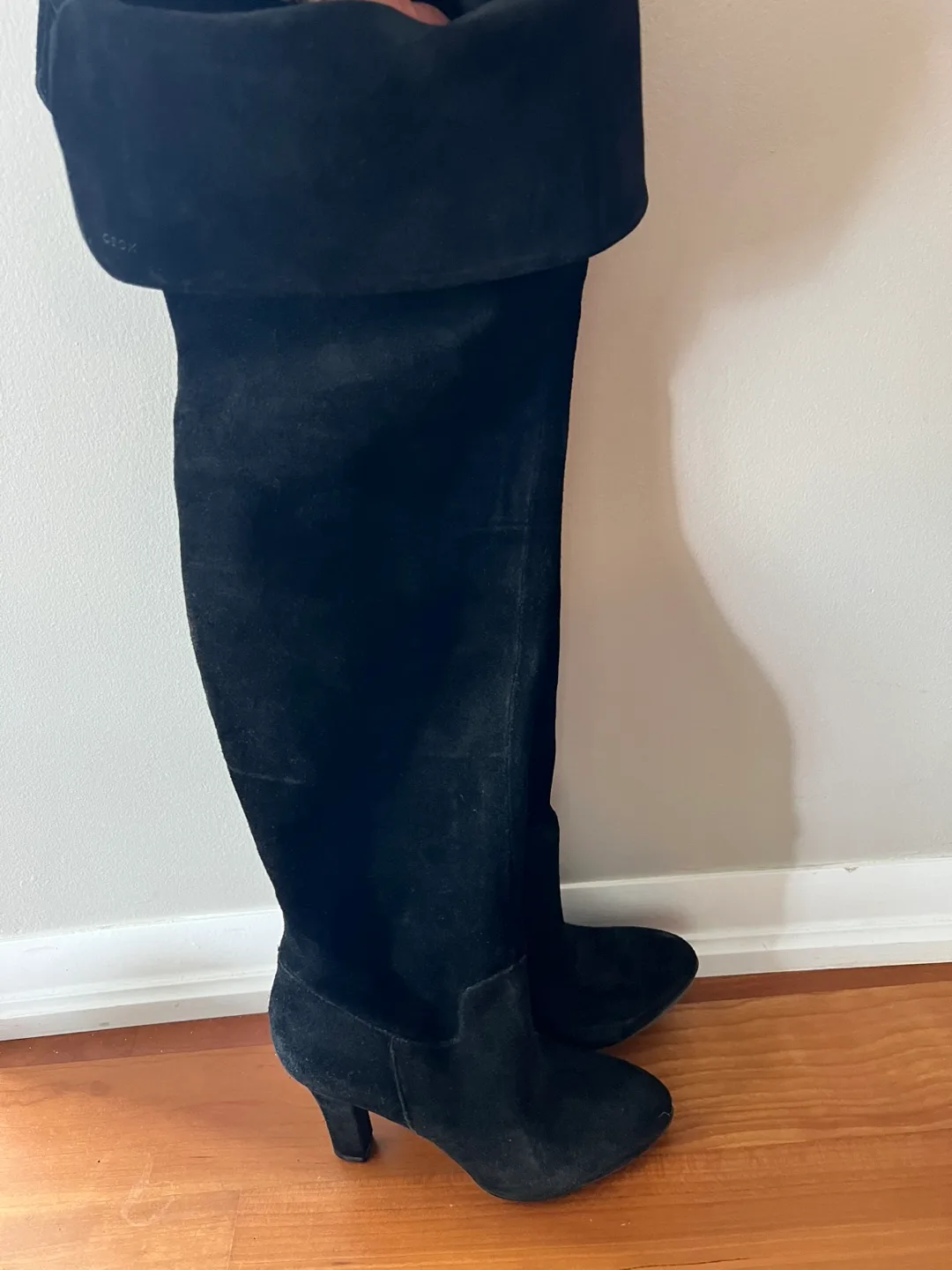 New- never worn Geox Black Suede -  Size 6.5 Boots image indicator(6)