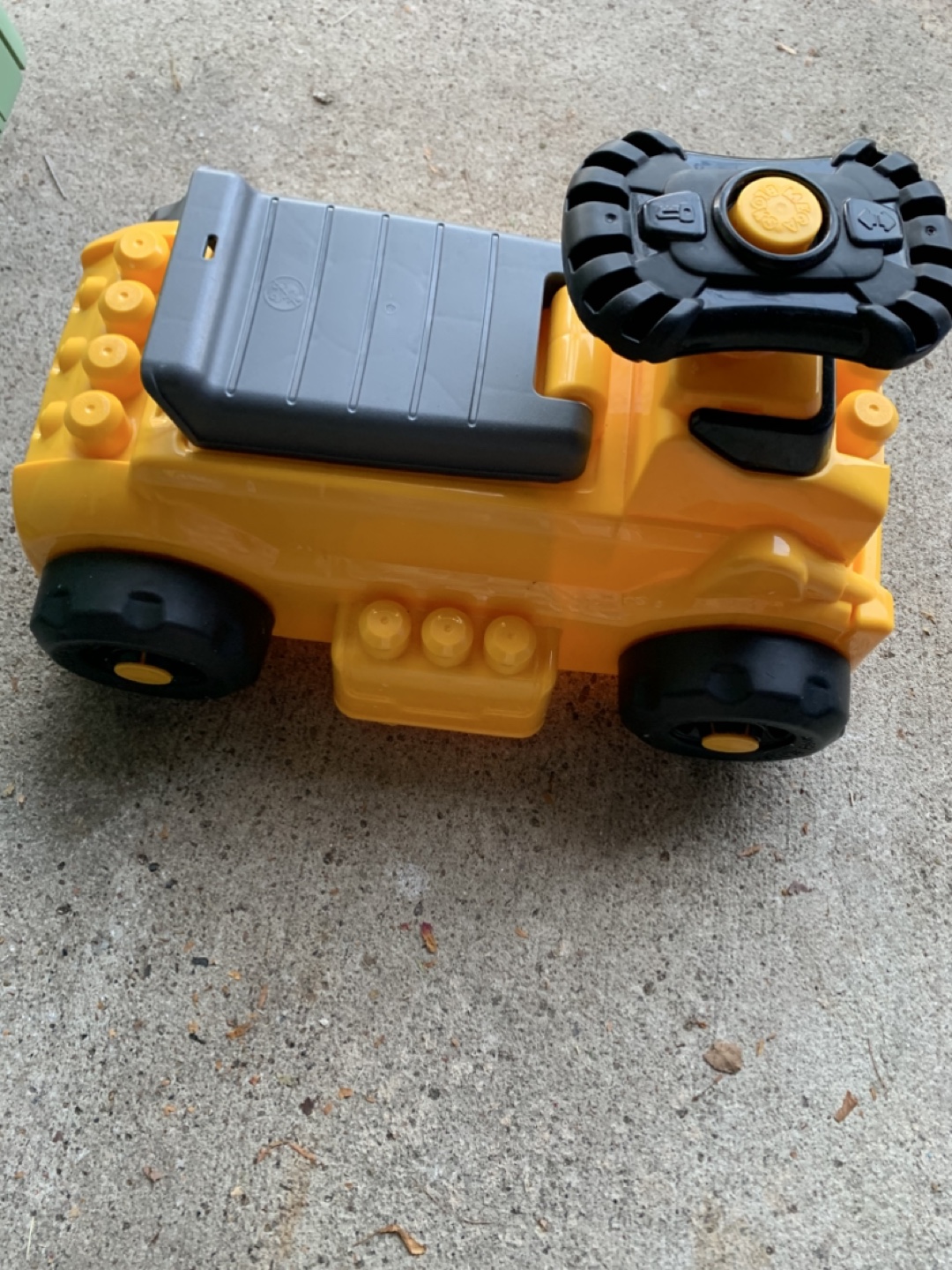 Lego truck no Lego in it for $10 good. Condition