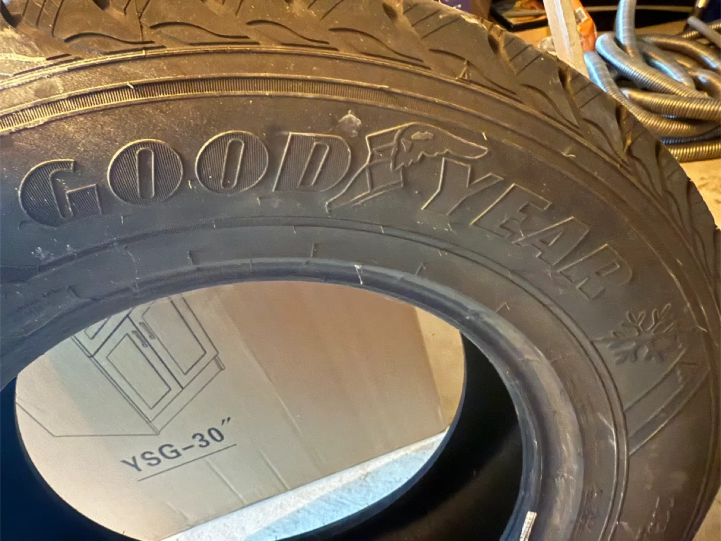 Goodyear WinterCommand Tire 275/65R18 image indicator(5)