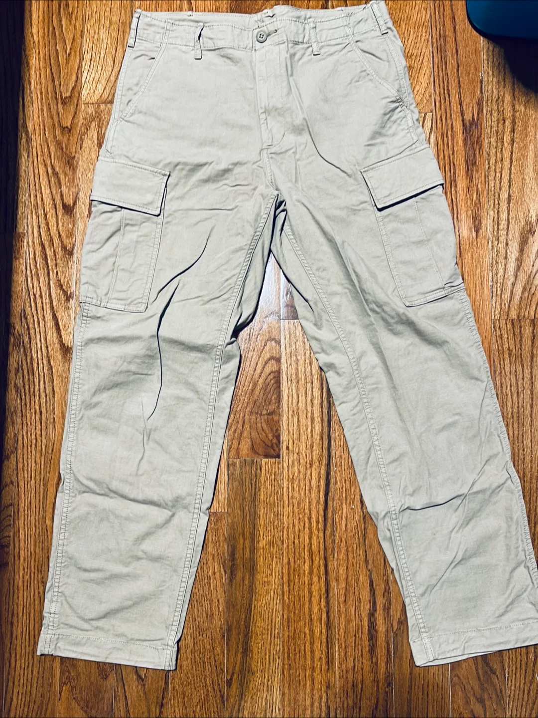 Uniqlo Beige Cargo Pants thumbnail
