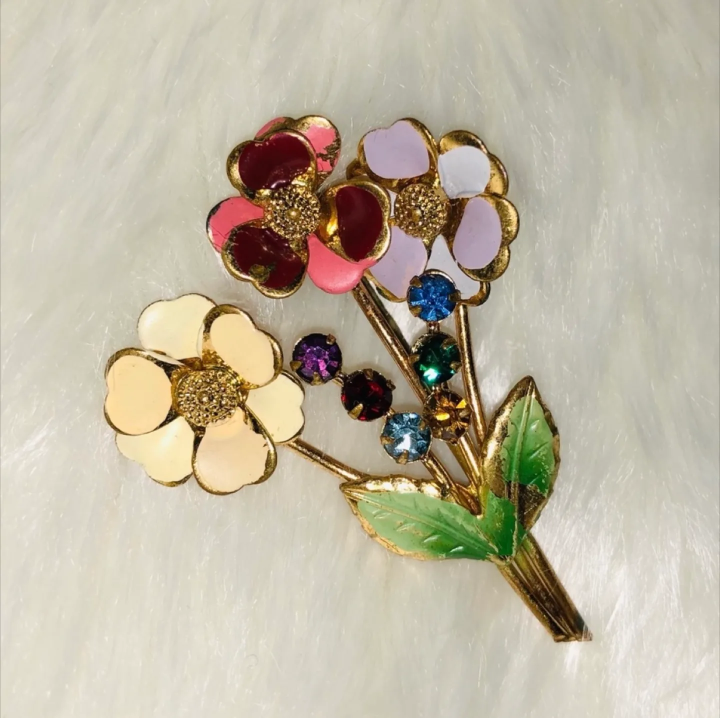 Vintage 💐 brooch image indicator(2)