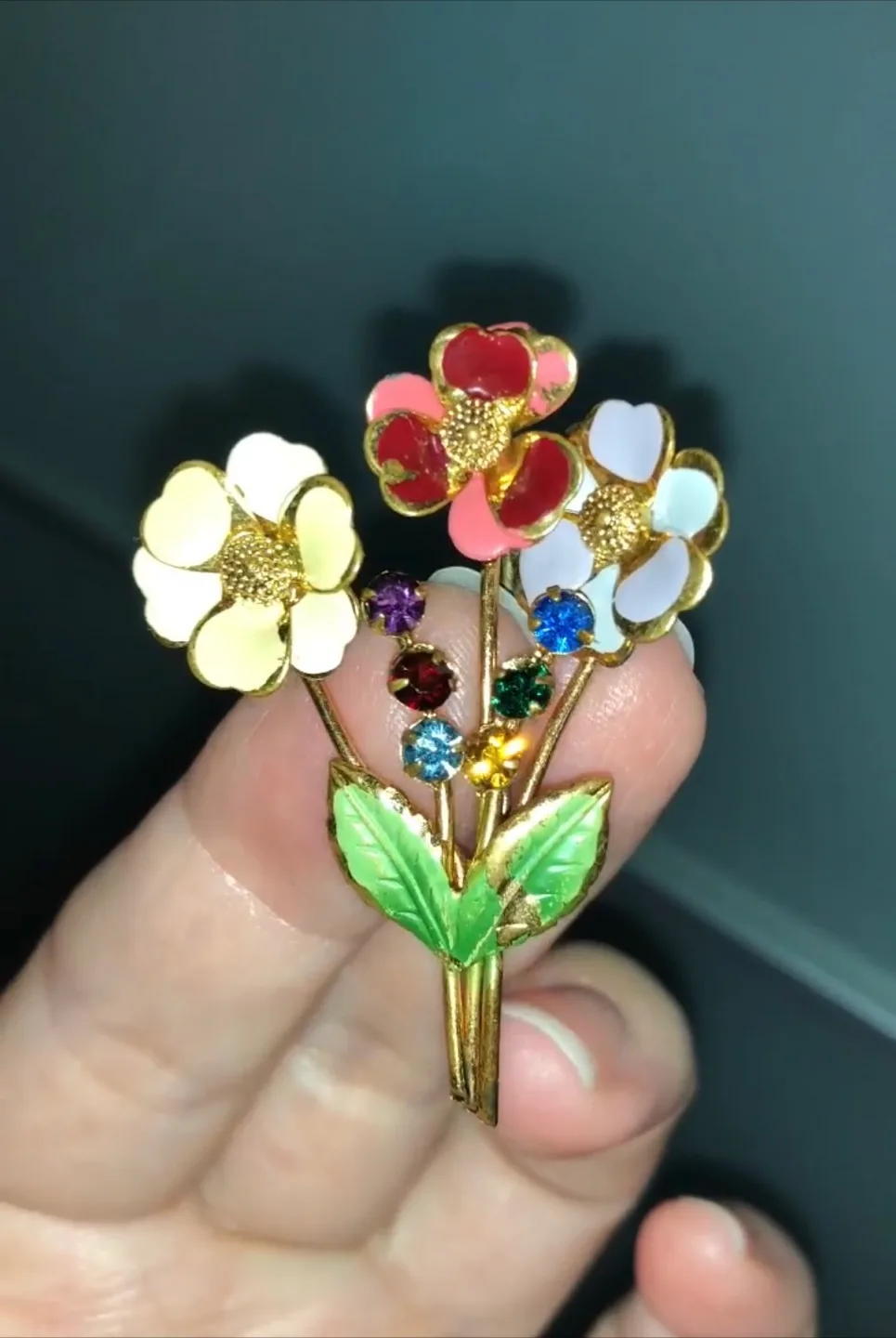 Vintage 💐 brooch thumbnail