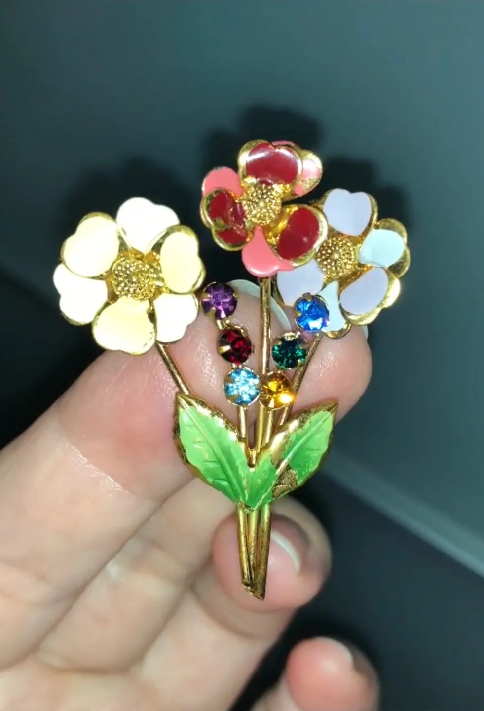 Vintage 💐 brooch image indicator(6)