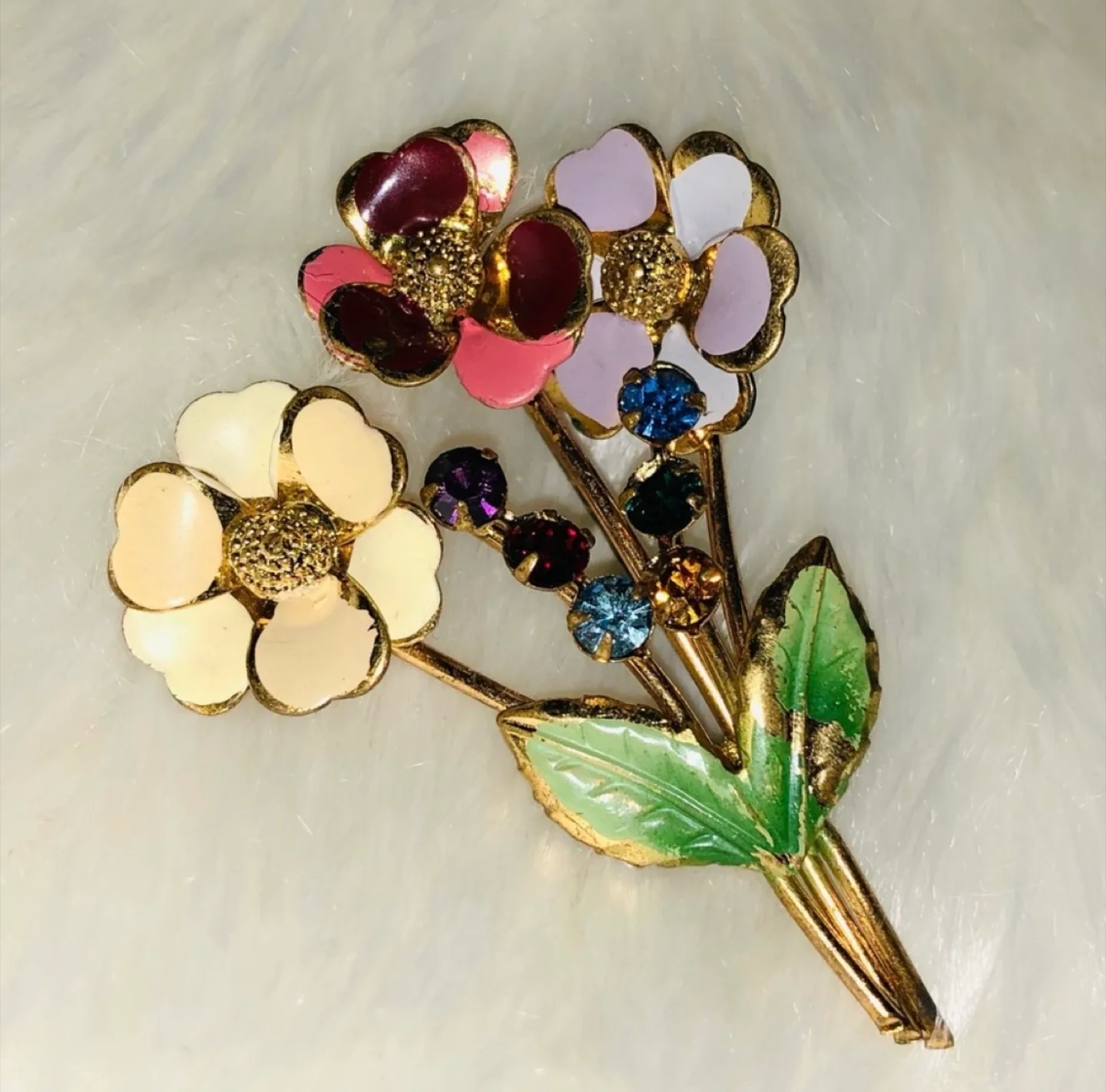 Vintage 💐 brooch image indicator(5)