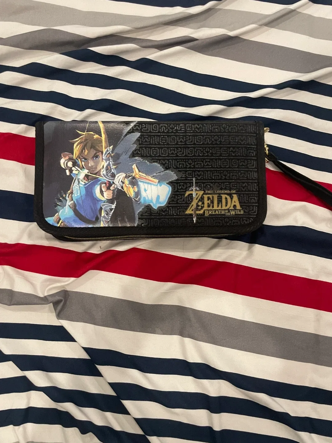 Zelda: Breath of the Wild Nintendo Pouch thumbnail