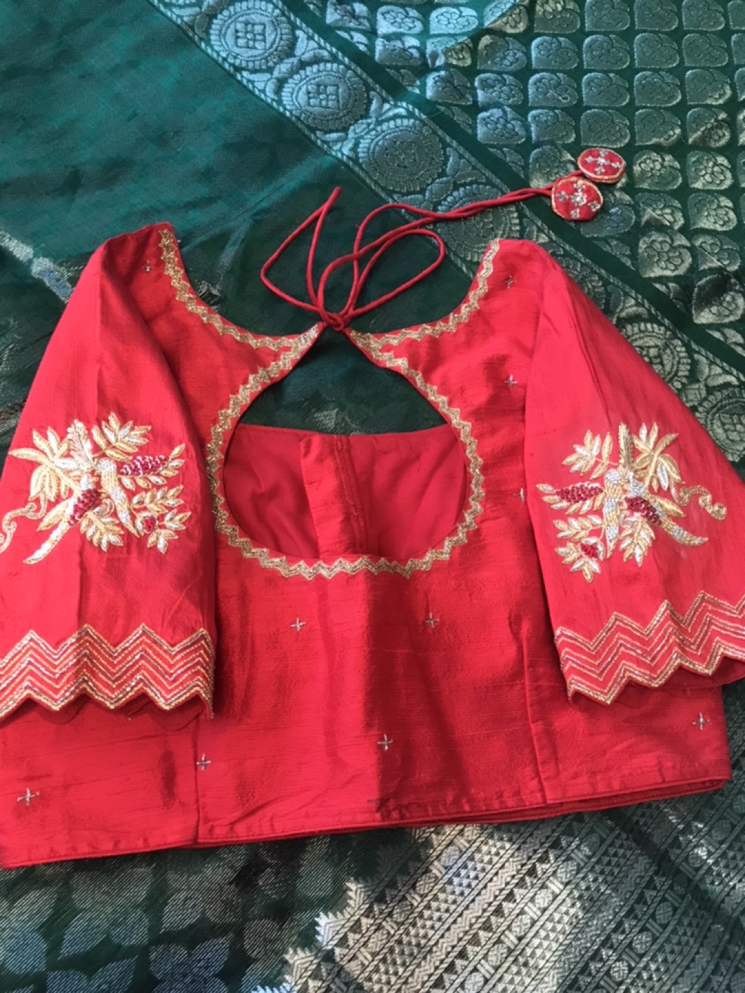Red Embroidered Blouse & Green Saree Set - photo 2