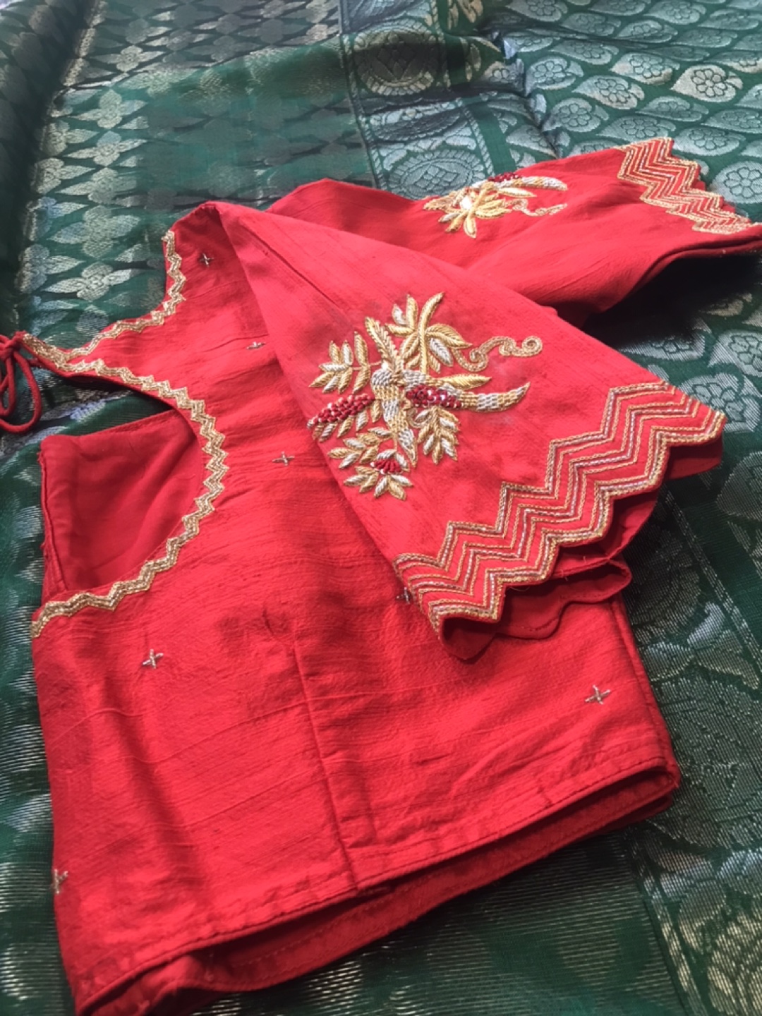 Red Embroidered Blouse & Green Saree Set - photo 3