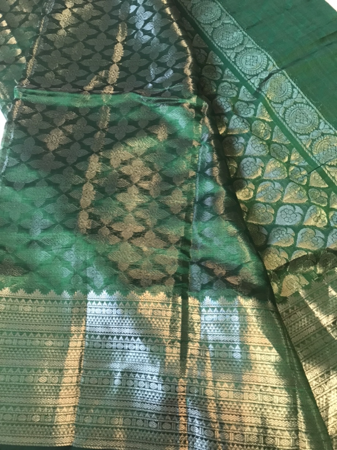 Red Embroidered Blouse & Green Saree Set - photo 5