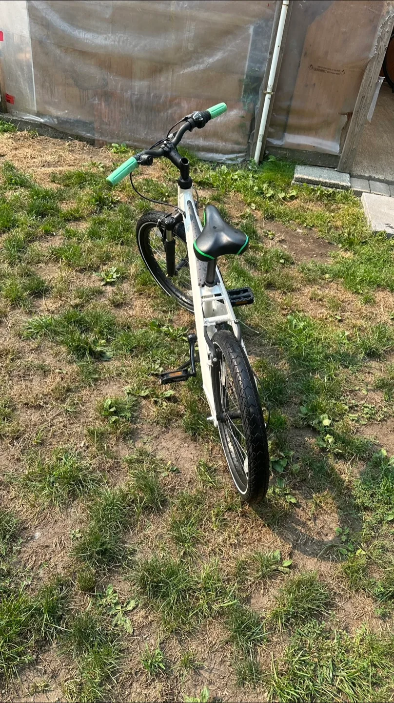 BMW Kids Bike - White image indicator(4)