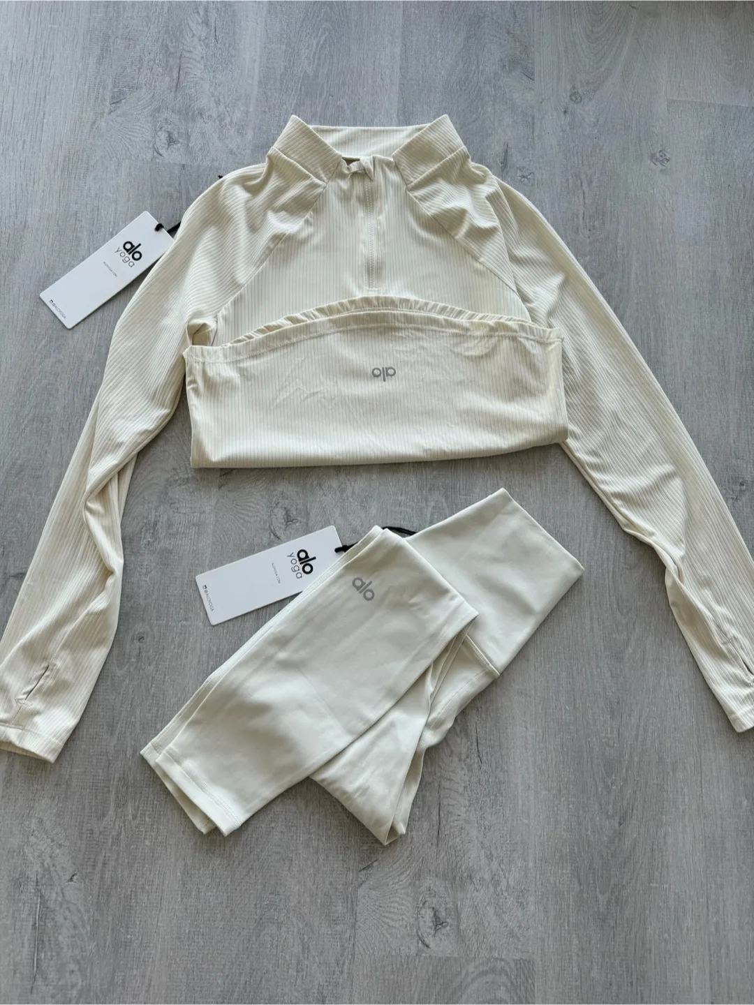 ALO Yoga Set - 1/4 Zip Long Sleeve & Alosoft Leggings thumbnail