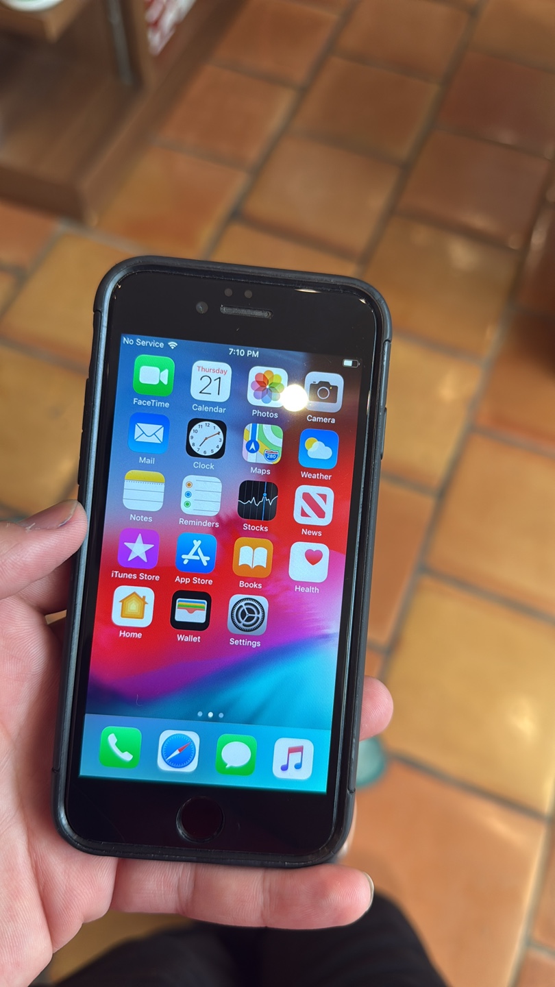 iPhone 6 - Like New Condition