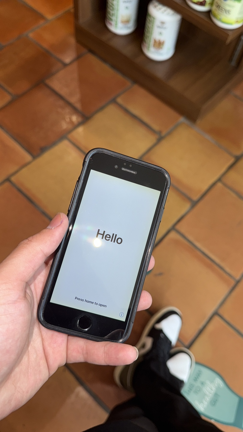iPhone 6 - Like New Condition - photo 3
