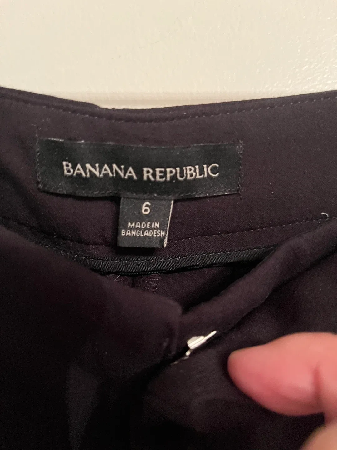 Banana Republic Black Ruffle Hem Trousers - Size 6 image indicator(4)