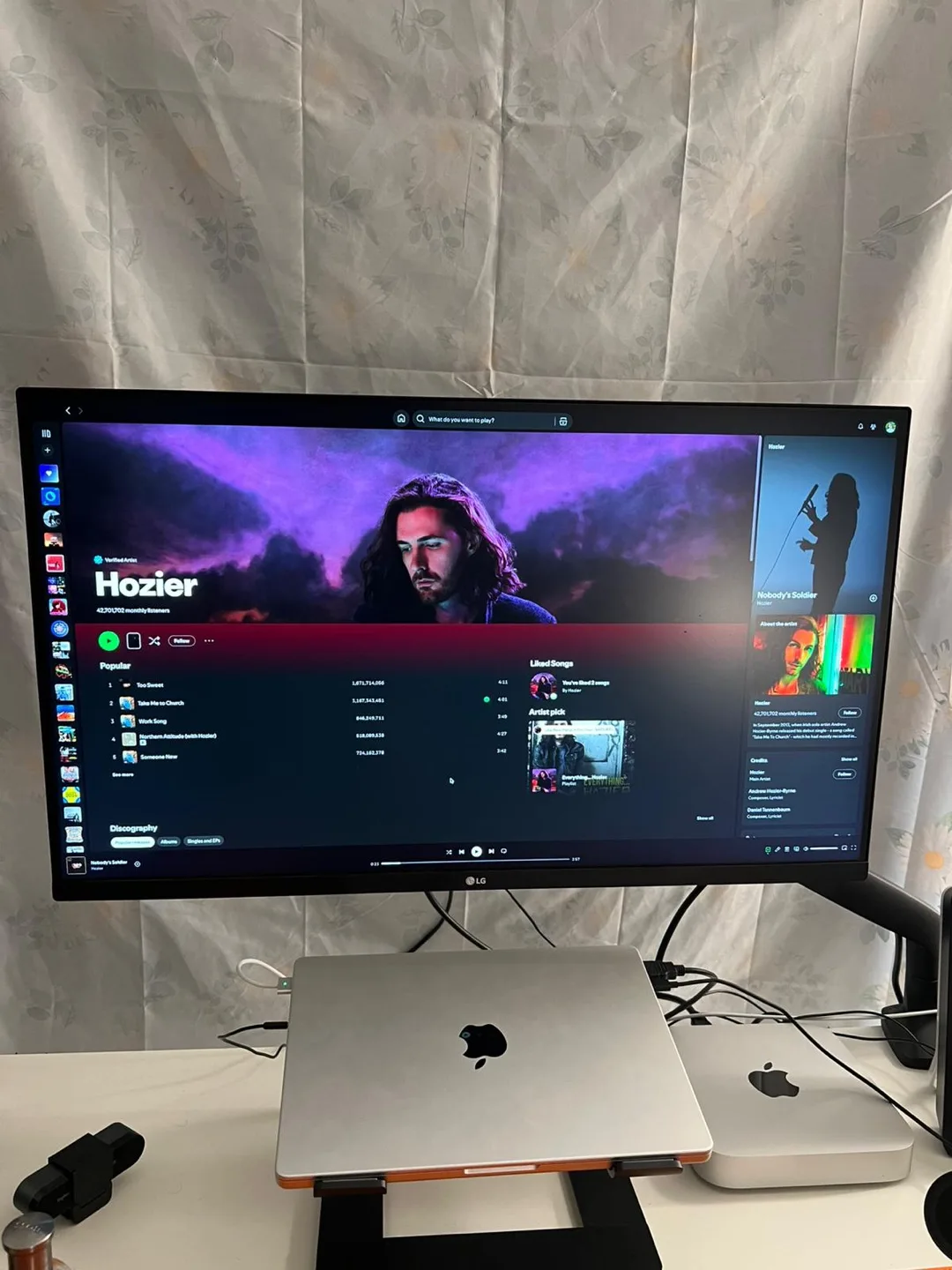 LG QHD Monitor thumbnail