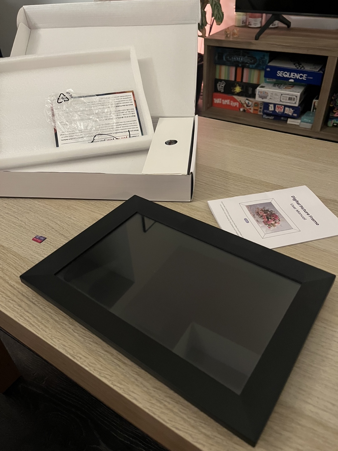 Frameo Digital Picture Frame - Like New! - photo 2