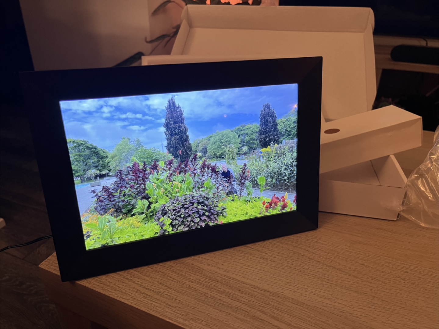 Frameo Digital Picture Frame - Like New!
