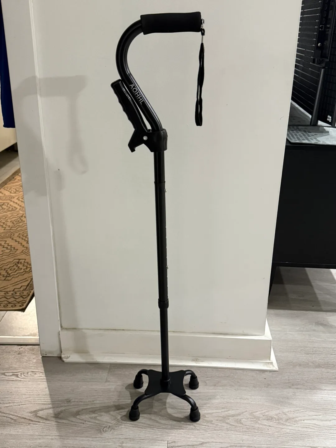 AOHHL Non-Mido Adjustable Quad Easy Up Cane image indicator(5)