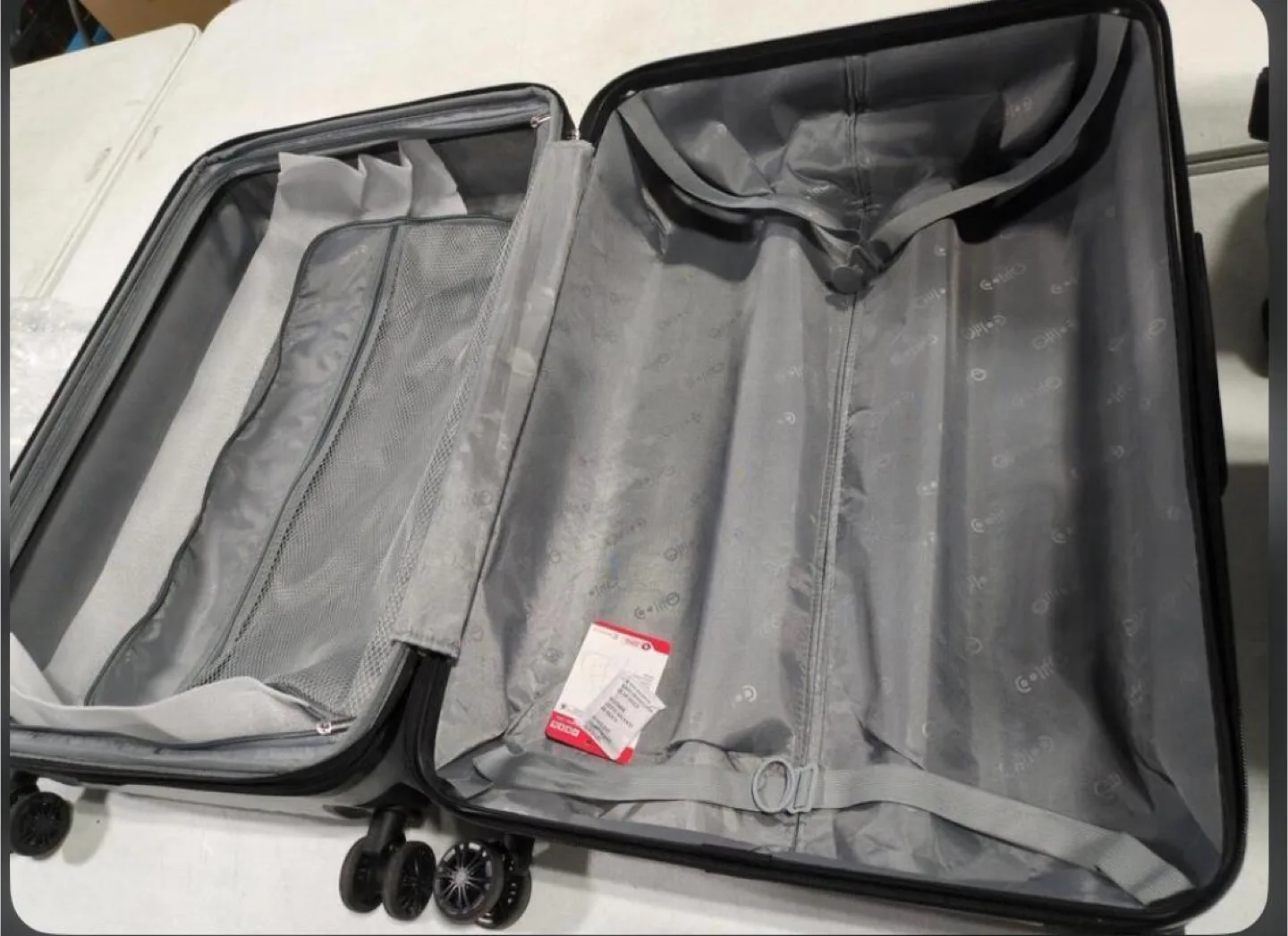 3pc  Silver Hardside Spinner Suitcase - NEW image indicator(4)
