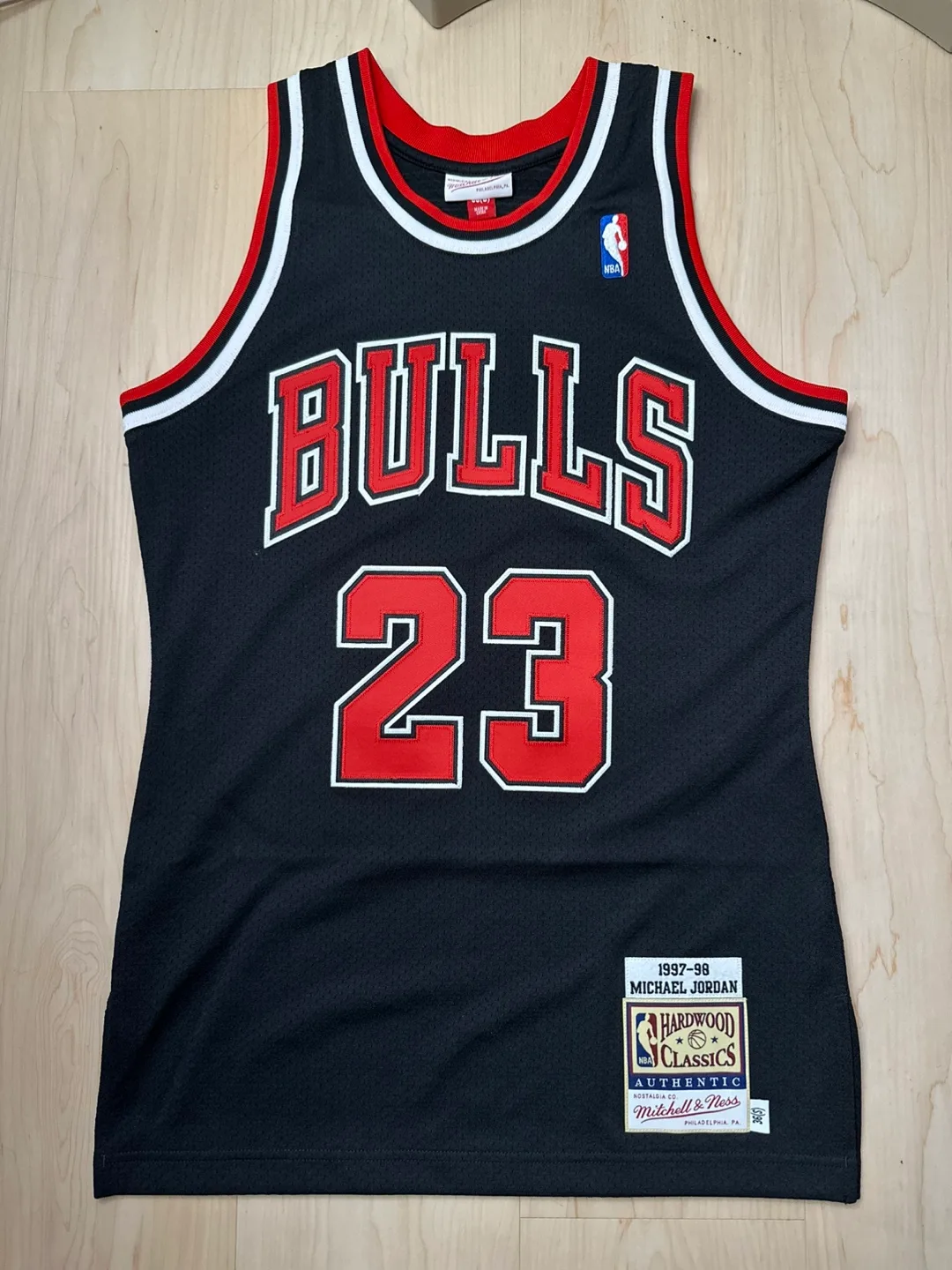 Mitchell & Ness Michael Jordan Bulls Jersey - Size 36 (S) thumbnail