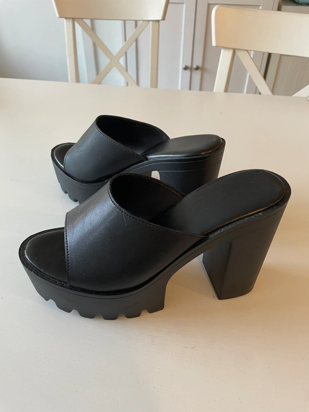 Black open toe platform heels sandals size 7.5 - photo 2