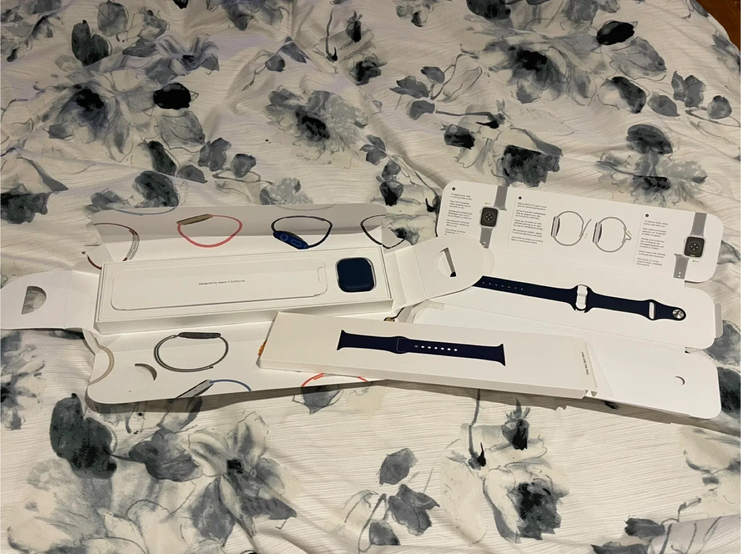 Apple Watch Series 6 40mm Blue - With Box and Charger 🥕 image indicator(4)