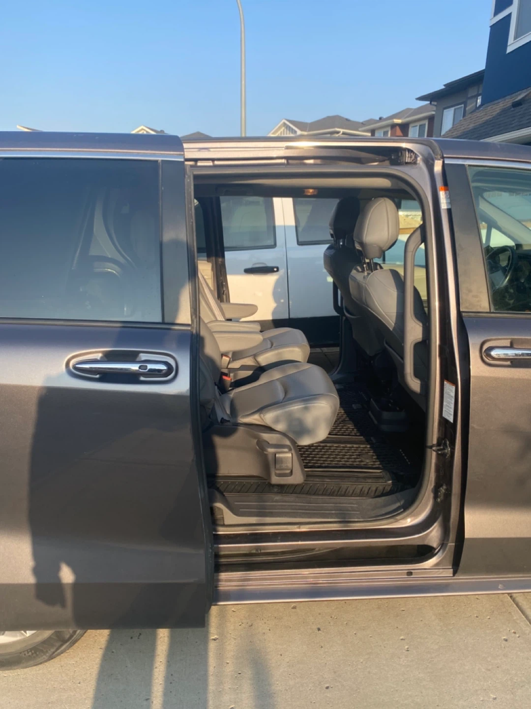 2021 Toyota Sienna Hybrid Minivan - photo 3