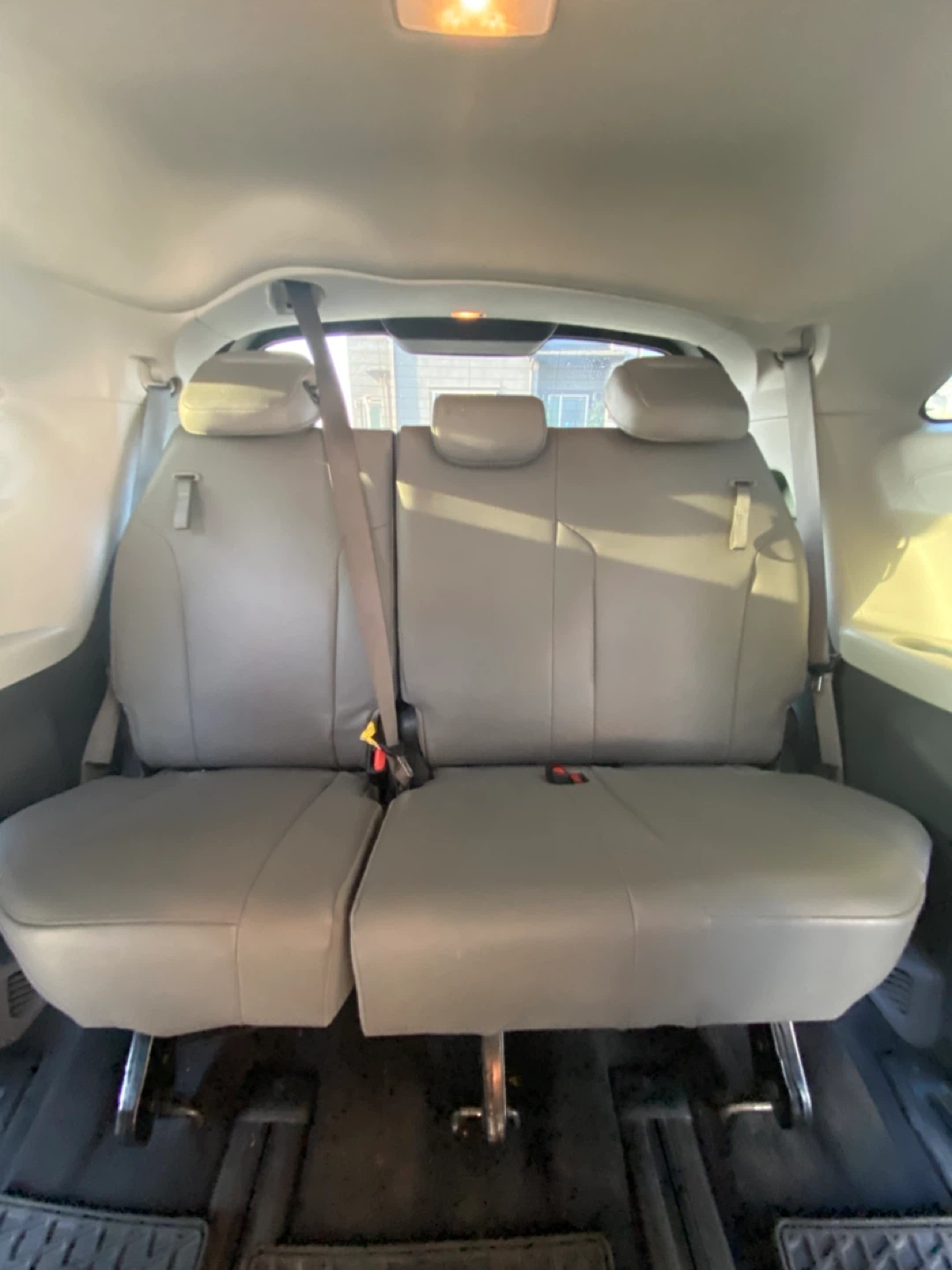 2021 Toyota Sienna Hybrid Minivan - photo 5
