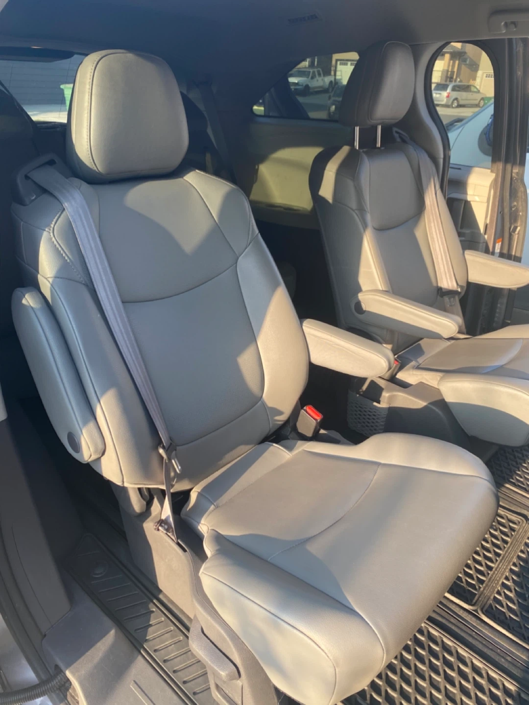 2021 Toyota Sienna Hybrid Minivan - photo 4