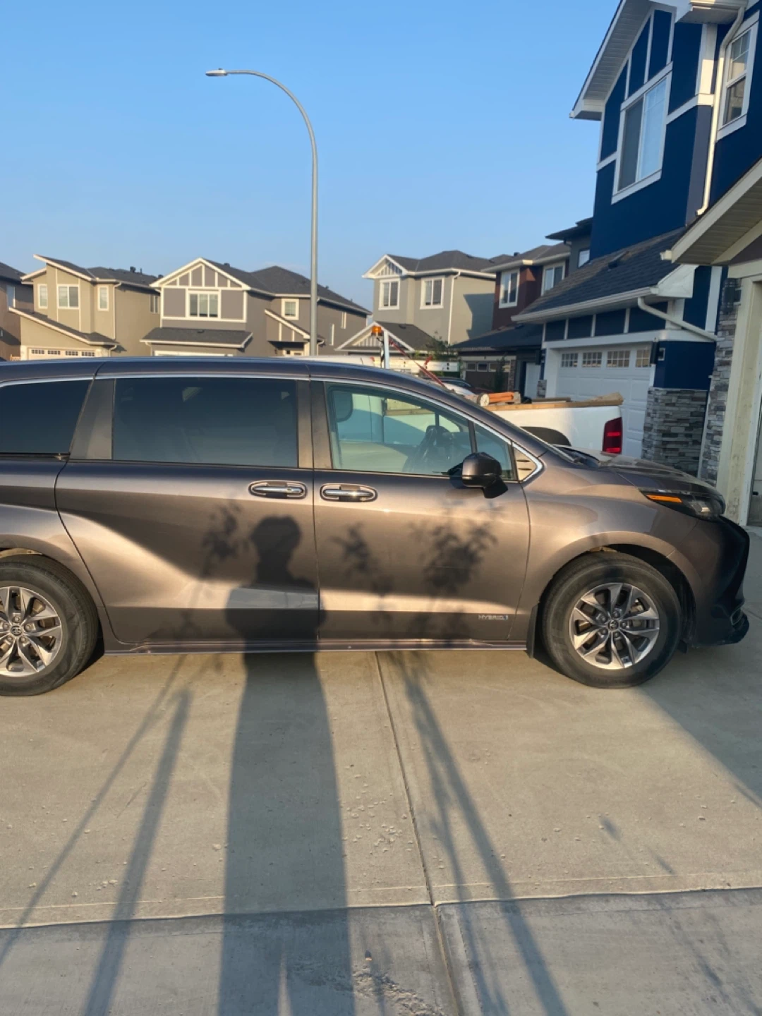 2021 Toyota Sienna Hybrid Minivan - photo 2