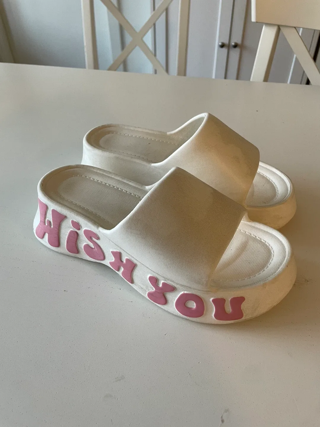White sandals size 7.5 image indicator(2)