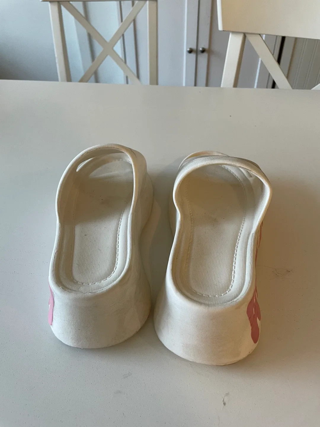 White sandals size 7.5 image indicator(4)
