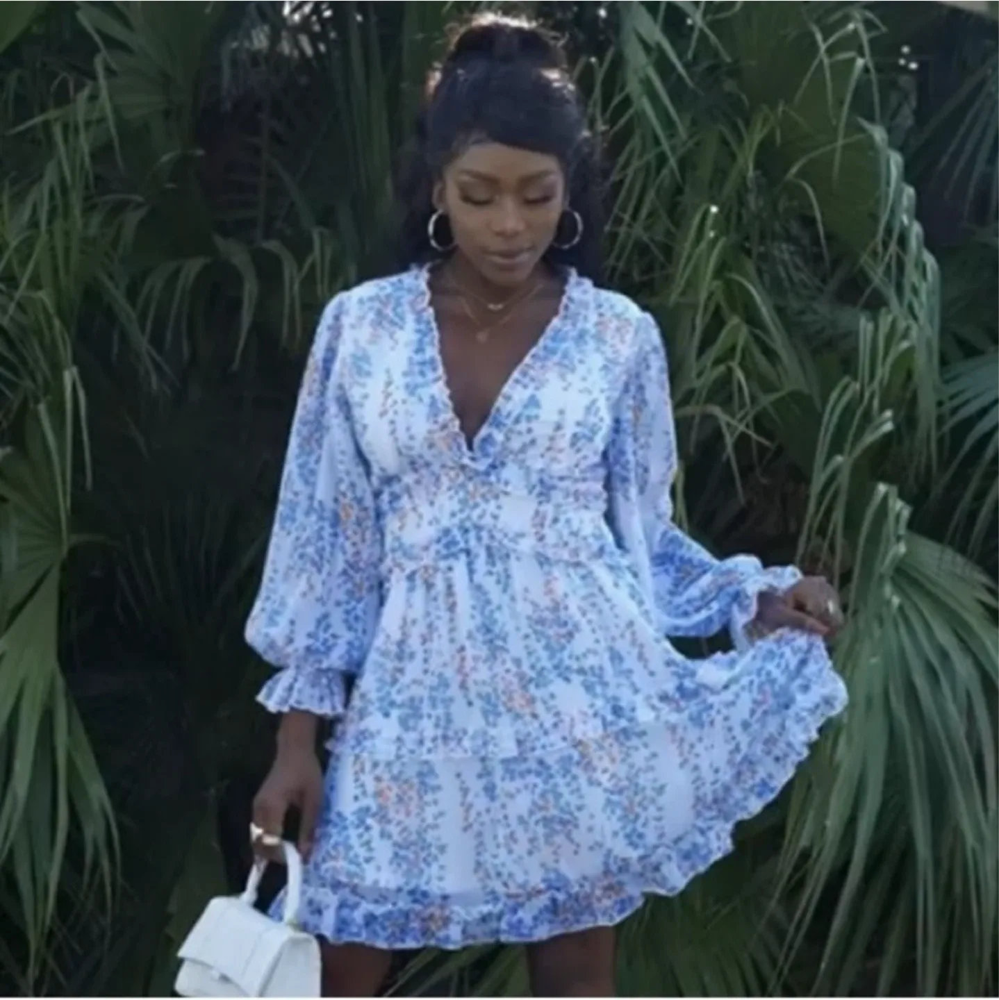 Ruffled dress with blue floral prints XL image indicator(3)