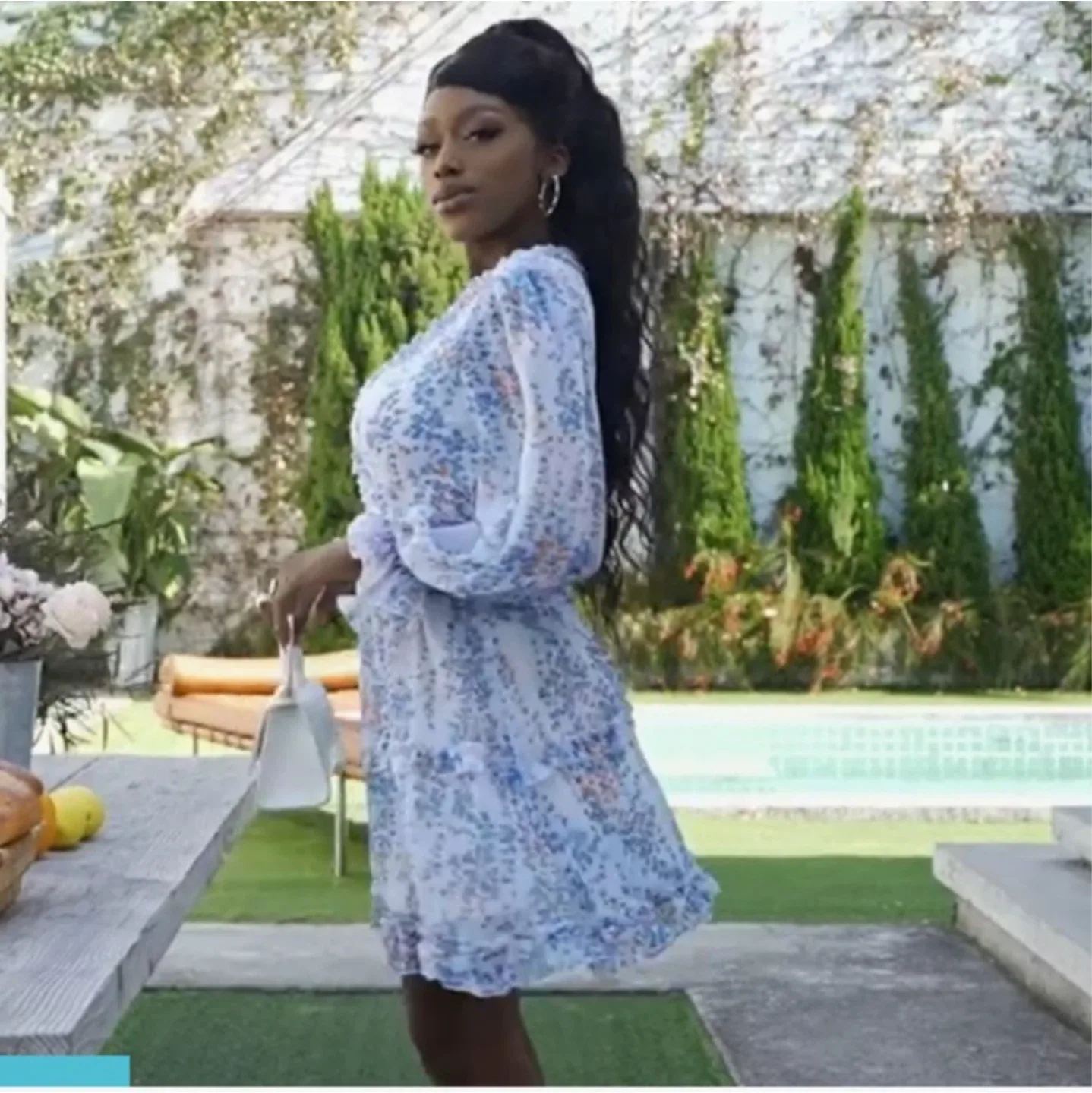 Ruffled dress with blue floral prints XL image indicator(4)