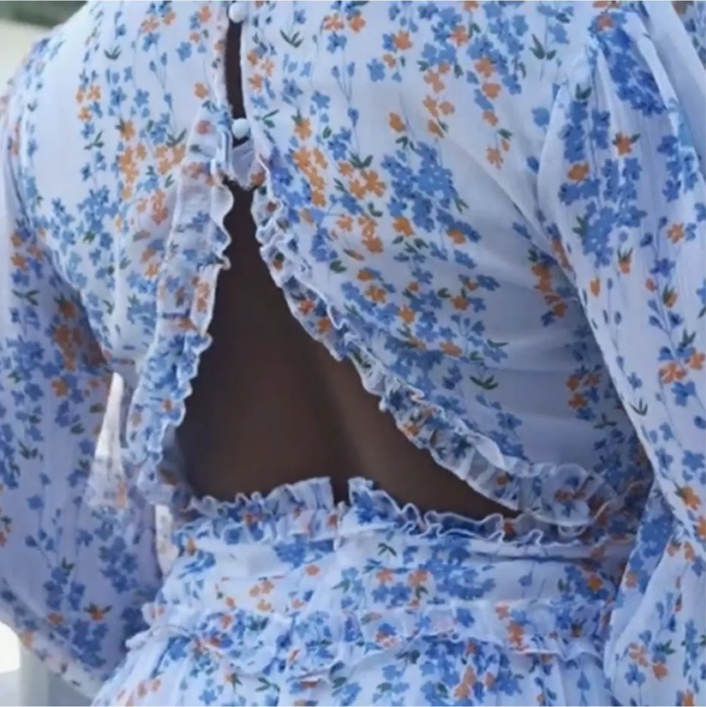 Ruffled dress with blue floral prints XL image indicator(5)