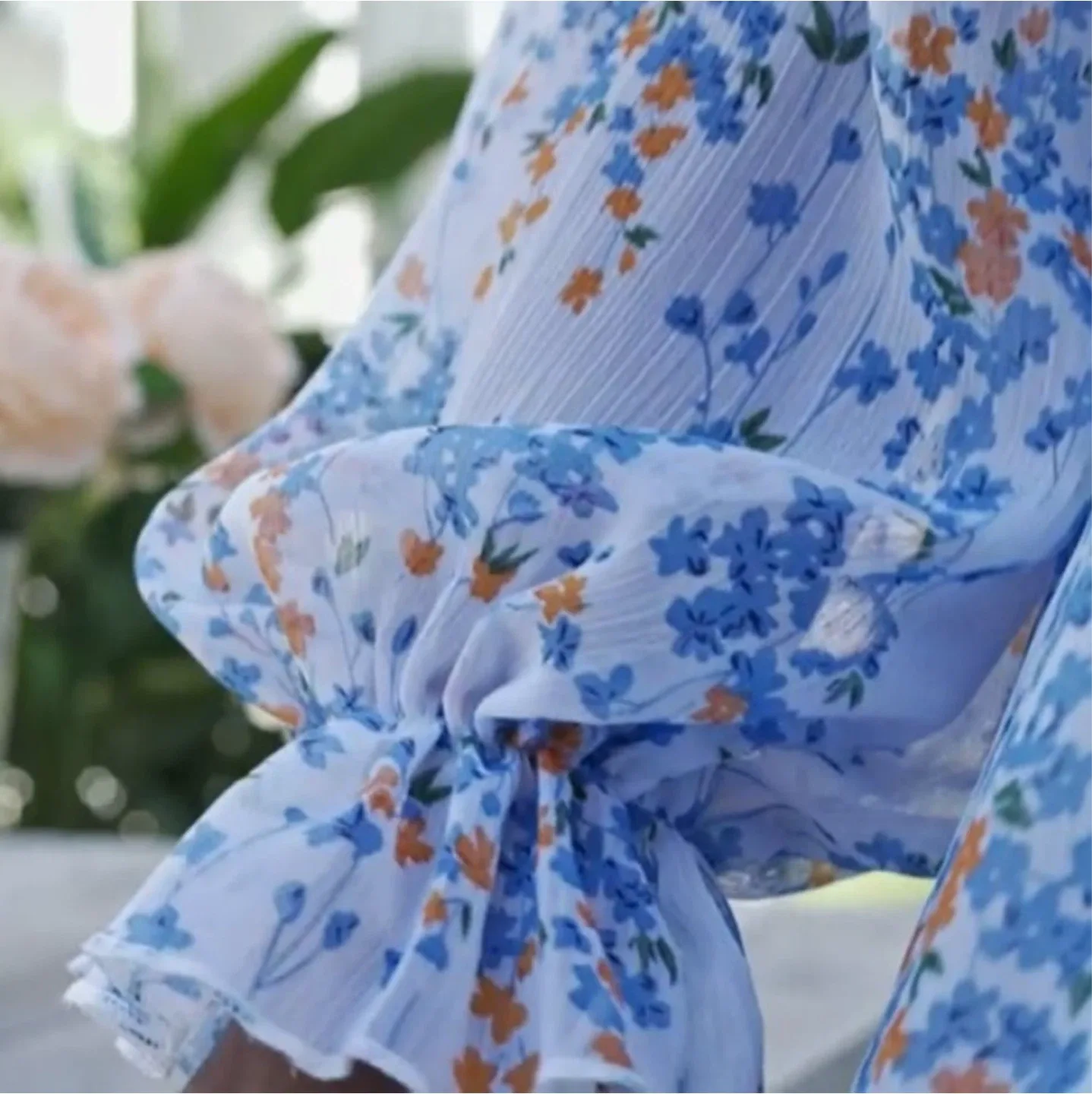 Ruffled dress with blue floral prints XL image indicator(6)