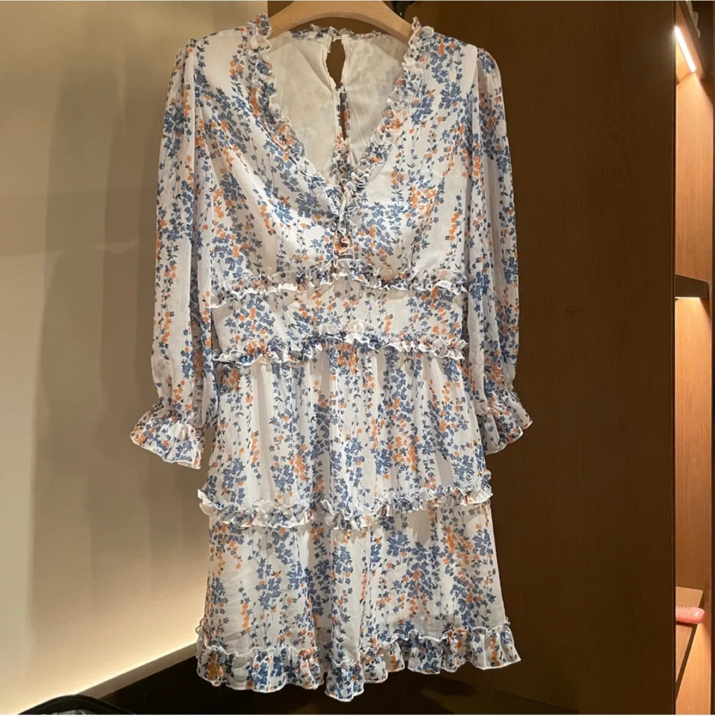 Ruffled dress with blue floral prints XL image indicator(7)