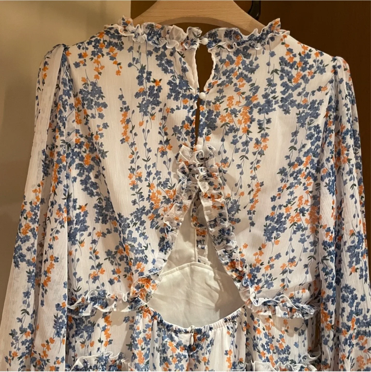 Ruffled dress with blue floral prints XL image indicator(9)