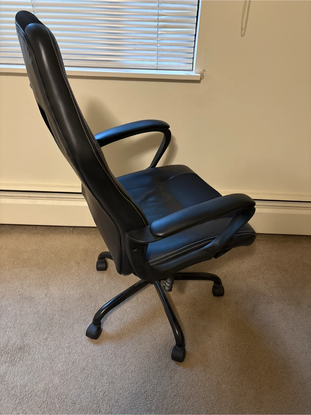 Black Gaming Chair 🥕 - photo 2