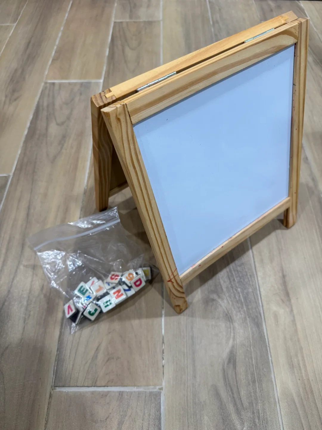 Kids Easel with Letters image indicator(2)