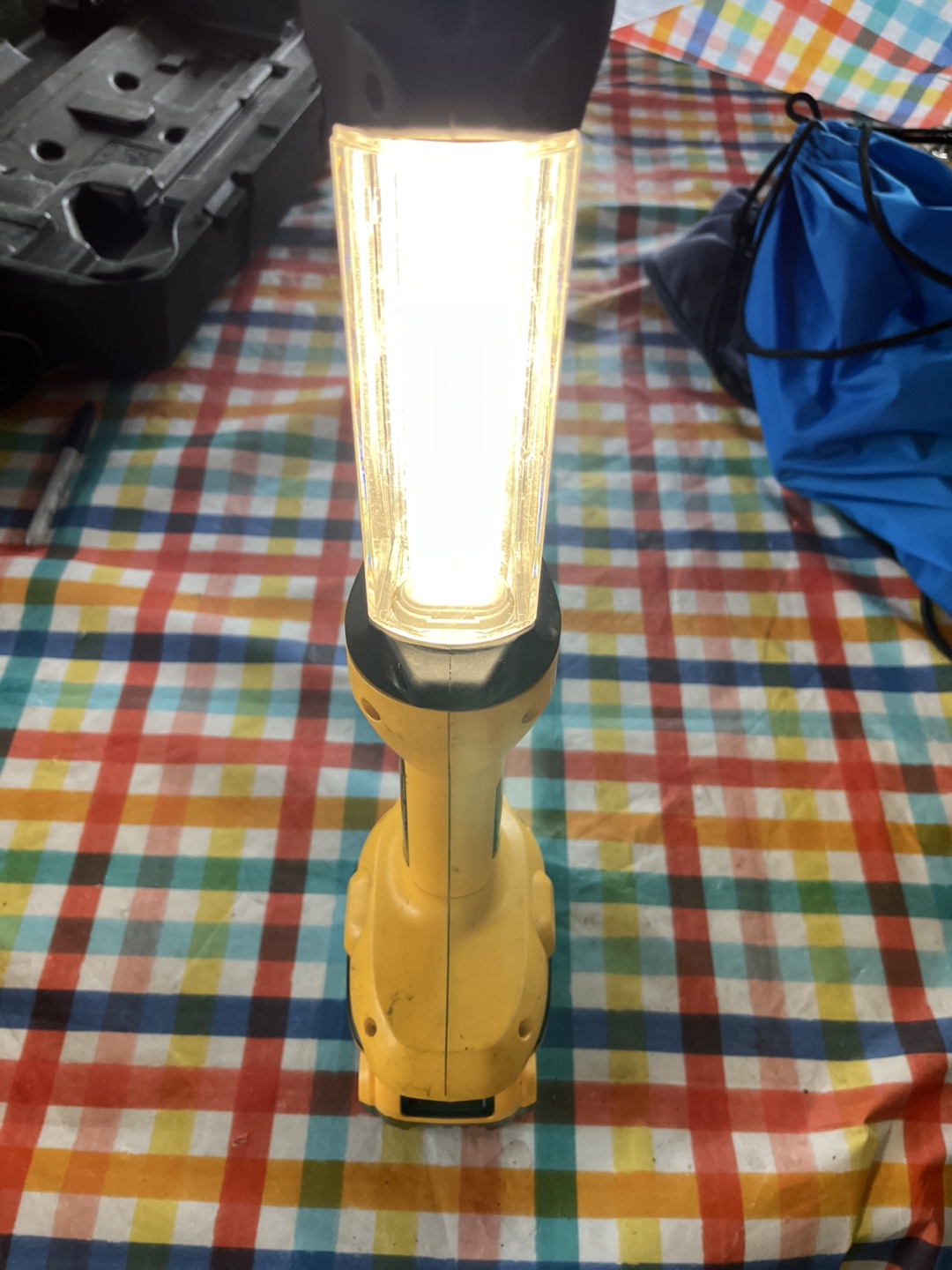3 Dewalt lights all work great new battery and adpter - photo 3
